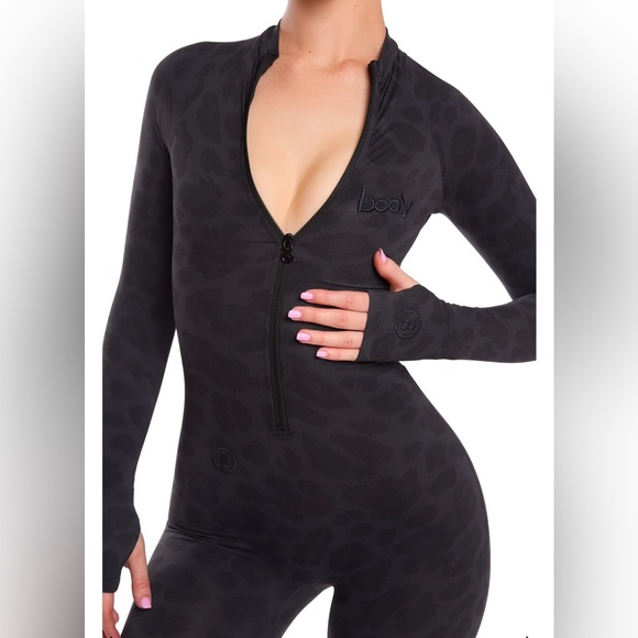 BODY BY RAVEN DARK GIRAFFE JUMPSUIT🦒🖤 - Picture 1 of 8